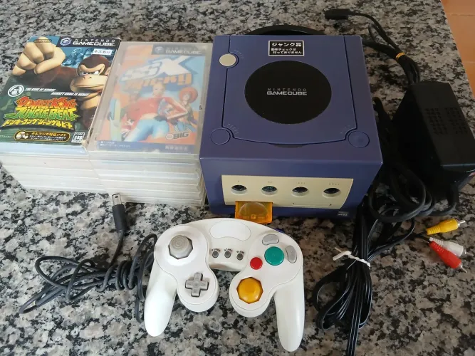 Vendo Nintendo cube com vários jogos