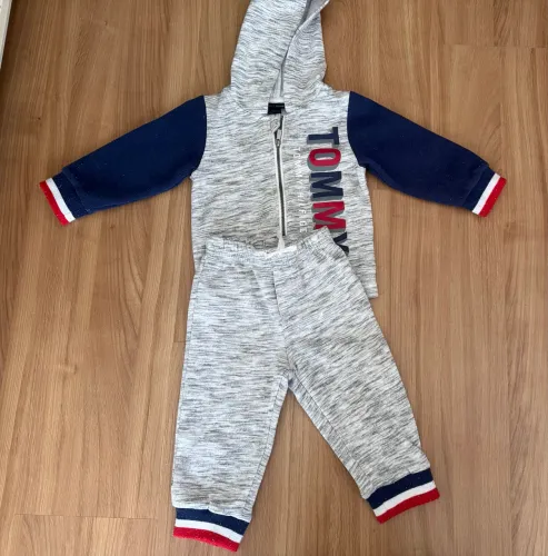 Lote infantil de marca (tommy hilfiger, carters e Zara)