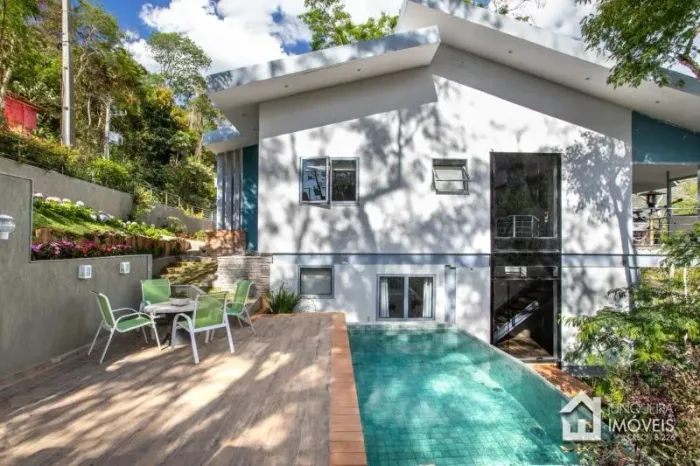 Casa em Condomínio- Petrópolis, Itaipava