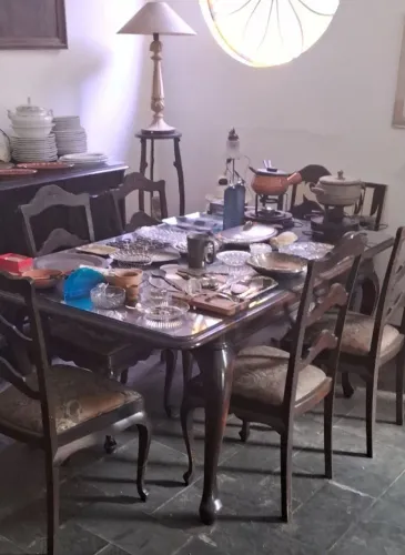 Mesa de jantar da década de 1940 ajustável para 6 a 12 lugares com cadeiras