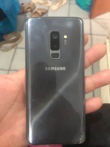 S9+ trincado mais funcionando normal