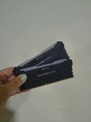 Memória RAM 2x8GB 3000mhz CORSAIR RGB