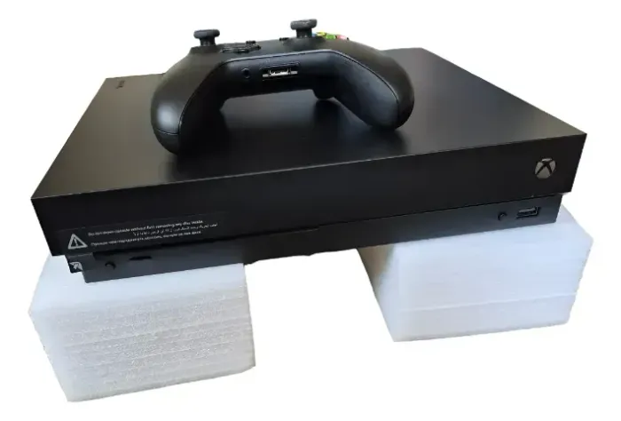 Xbox One X 1TB - Ótimo Estado