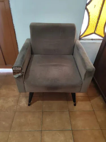 Vendo Poltrona Retrô