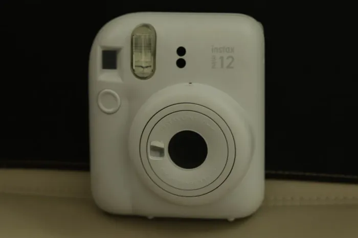 Câmera Instantânea Fujifilm Instax Mini 12 Branca (POLAROID)