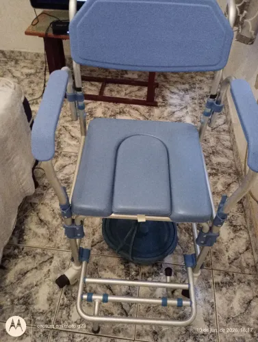 Vendo essa cadeira semi-nova, ligue no celular */whatsapp */ *