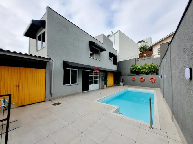 Casa à venda com vista para o mar, com 4 quartos sendo 2 suítes, no Bairro Bom Abrigo - Fl