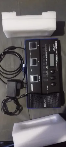 Guitarra XCorte e Pedaleira BOSS GT1