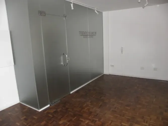 CONJUNTO SALA COMERCIAL para alugar com 44m² por R$ 1.200,00 no bairro Centro Cívico - CUR