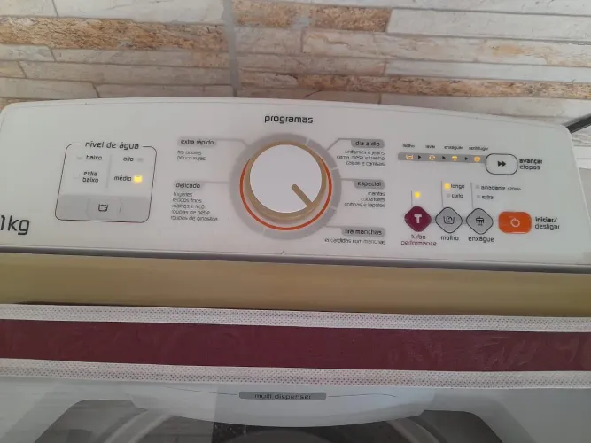 Vendo uma máquina de lavar roupas de 11kg Brastemp