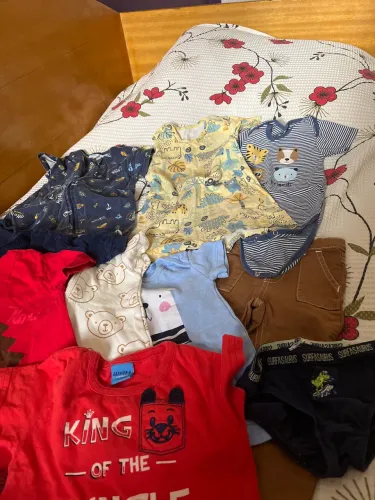 Lote com 10 peças de roupas para bebê com até 1 ano