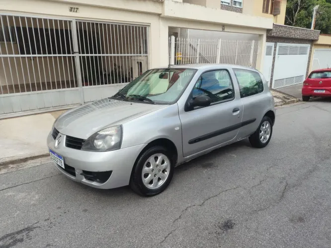 Renault Clio Hi-flex 1.0 16V 3P 2011