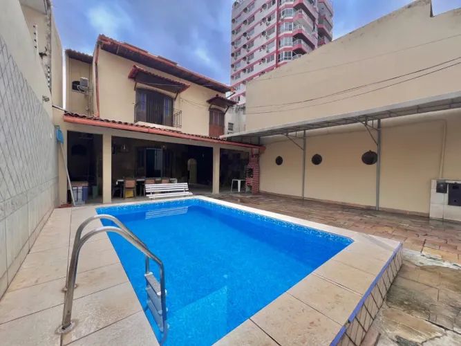 Casa impecável à venda com 5 quartos , 271 m2 com piscina 