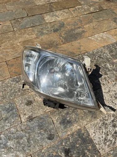 Vendo farol Hilux 2006 a 2011 LD original