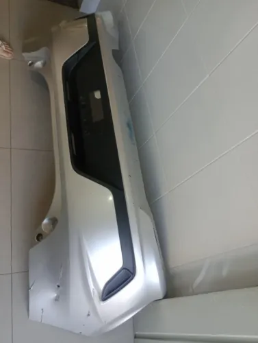 Para choque traseiro original do Ford Ka 2019.