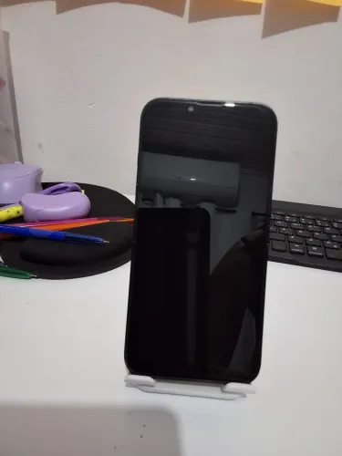 iPhone 14 com 7 Cases, 128GB, $3.000