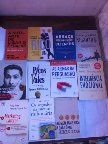 livros sobre negócios e marketing, valores na descrição