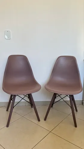 Par de Cadeiras Estilo Eames