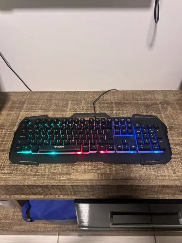 TECLADO PRETO SEMI MECÂNICO - COM LEDS