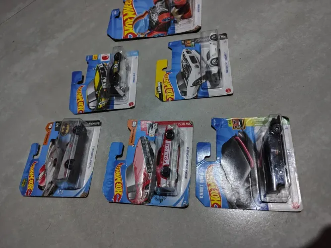 06 Hotwheels lacrados desapego polícia japonesa legenda Kitty batman