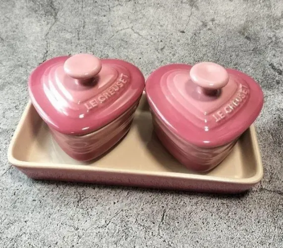 Set Ramekins Corações Com Bandeja Quartzo Rosa Le Creuset
