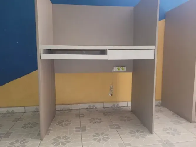 MESA BAIA PARA TRABALHO EM EXCELENTE ESTADO