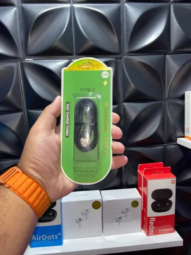 Cabo de carregador tipo c e iPhone 