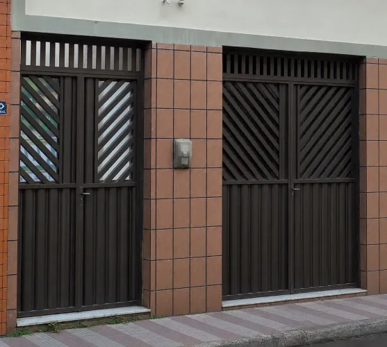 Vendo portões alumínio