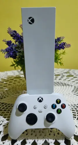 Xbox Series S c/ nota, nunca aberto pra manutenção, s/caixa. Controle original R$ 1.950,00