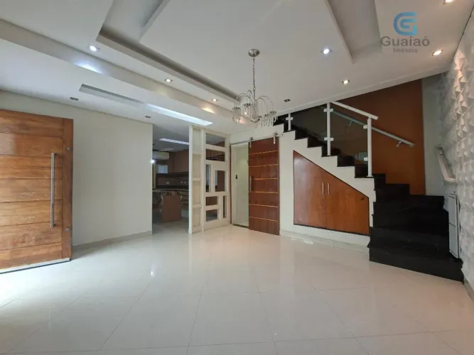 Vendo lindo Sobrado Triplex de alto padrão com 3 dormitórios com suítes no Embaré em Santo