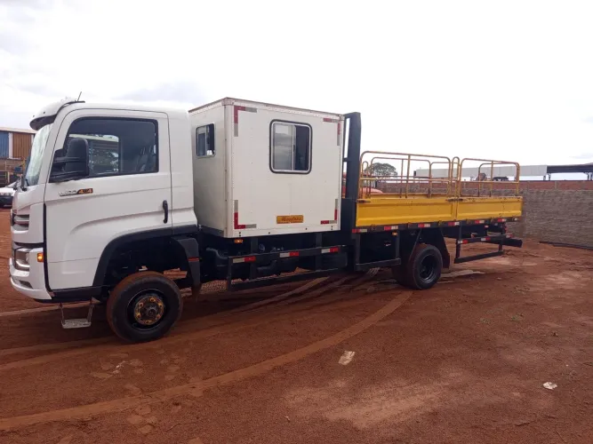 VW 11.180 4x4 Delivery com cabine suplementar 6 passageiros