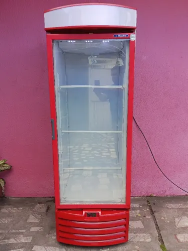 Expositor cervejeiro metalfrio gelando muito bem