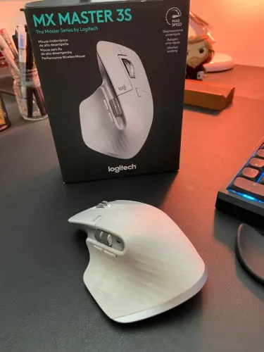 Mouse Logitech MX Master 3s, Triplo Modo, ergonômico e voltado para produtividade