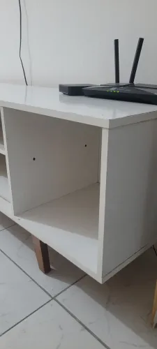 Rack Retrô Branco com Pés Palito em Madeira (Ótimo Estado)