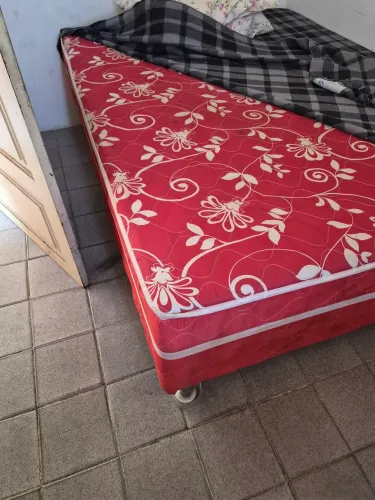 Excelente cama de casal