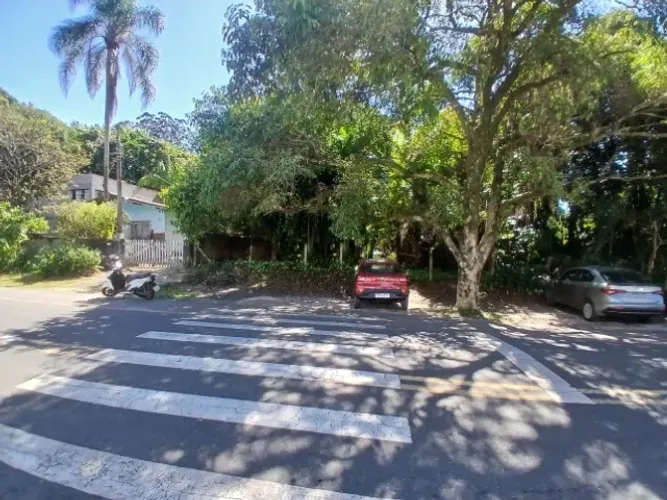 Lote Estaleiro, Av principoal, 800m da praia