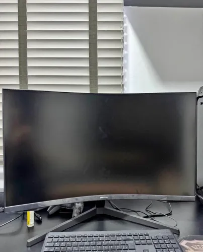 Monitor curvo 27
