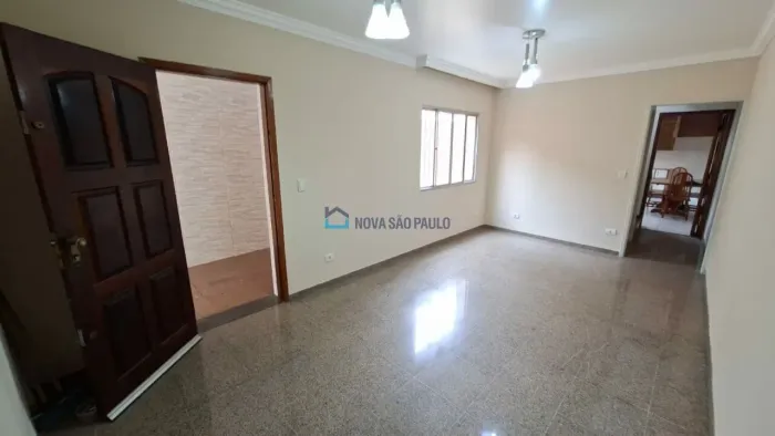 Sobradopara locação na Vila gauarani