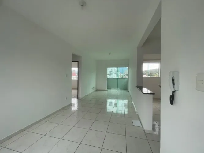 Apartamento com 3 quartos para alugar por R$ 2450.00, 90.00 m2 - BARRA DO RIO CERRO - JARA