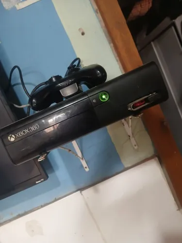 Xbox 360 , em perfeito estado,  com alguns jogos 