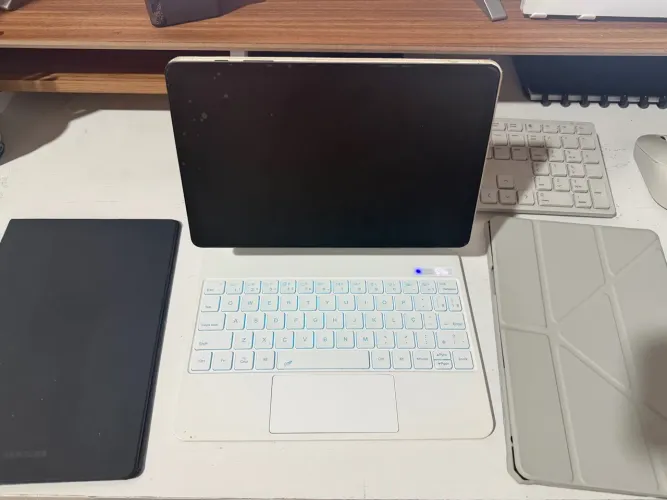 Galaxy Tab S6 Lite 128GB + Capa com Teclado Bluetooth + 2 capas + película