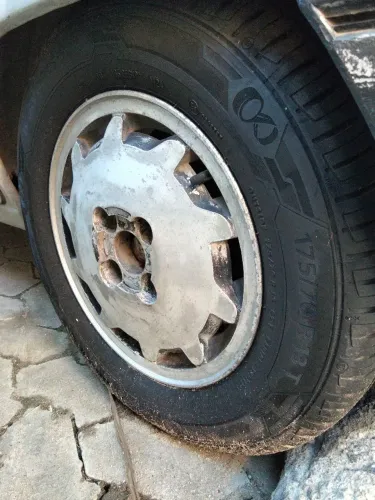 Vendo 5 unidades de rodas completa liga leve aro175/70/13 (jogo de roda Ipanema 93)