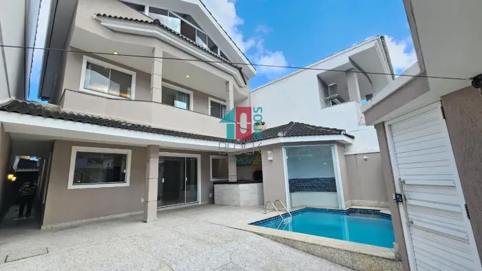 Vargem Pequena | Casa de Condomínio 3 quartos, sendo 3 suites