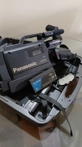 Filmadora VHS analogica panasonic M3000 anos 90, modelo vintage clássico para colecionador