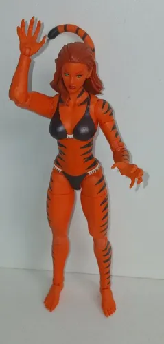 BONECA ACTION FIGURE MARVEL LEGENDS TIGRA TIGRESA VINGADORES DA COSTA OESTE