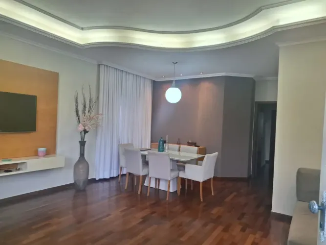 Casa para venda tem 141 metros quadrados com 3 quartos