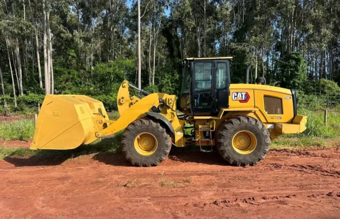 Pá Carregadeira Caterpillar 938K ano 2021, com 9.260 horas, ar condicionado, em SP