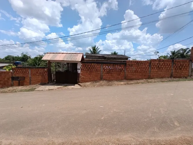 Vende-se casa em Bujari