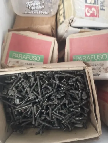 Lote de Parafusos novos.