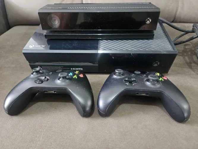 Xbox One + kinect + 2 controles 